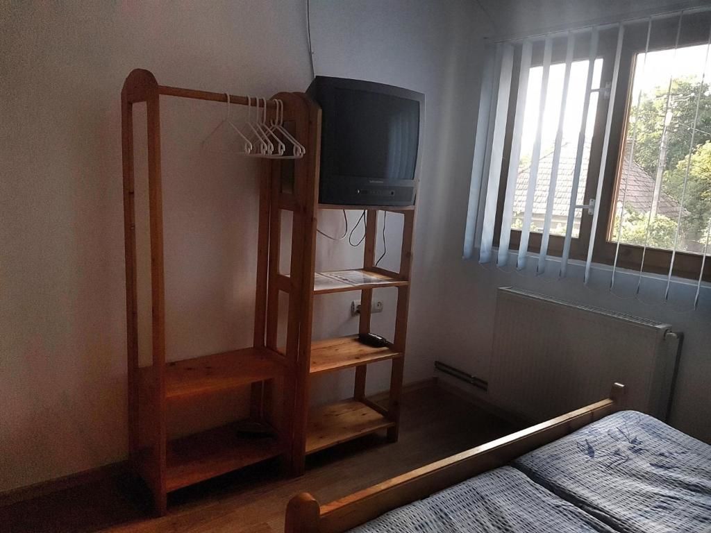 Отели типа «постель и завтрак» Eszter Panzió Прайд-22